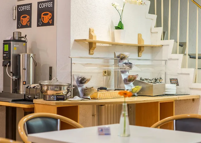 A&o ハウプトバーンホーフ 2*